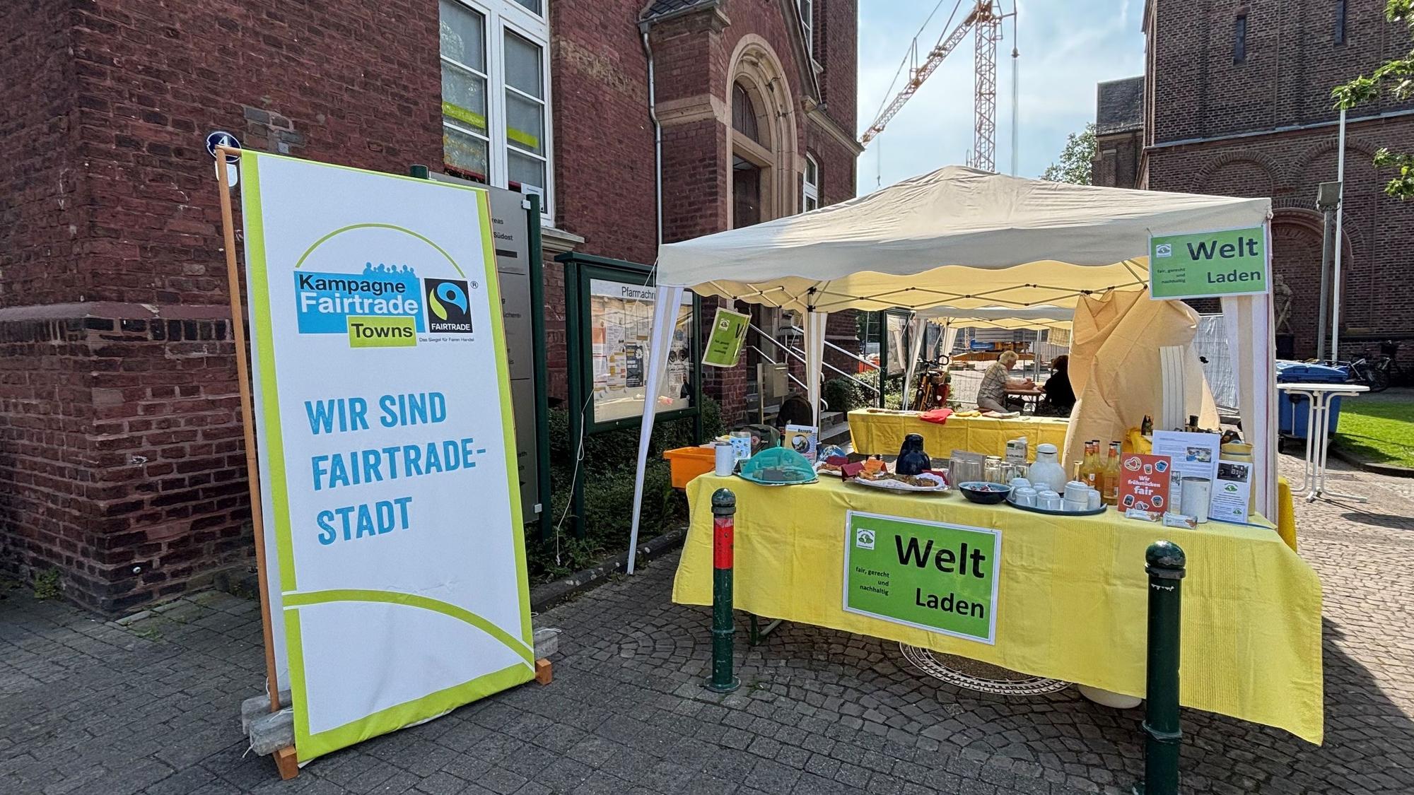 Stand der „Fairkostung“ in der Schlebuscher Fußgängerzone.