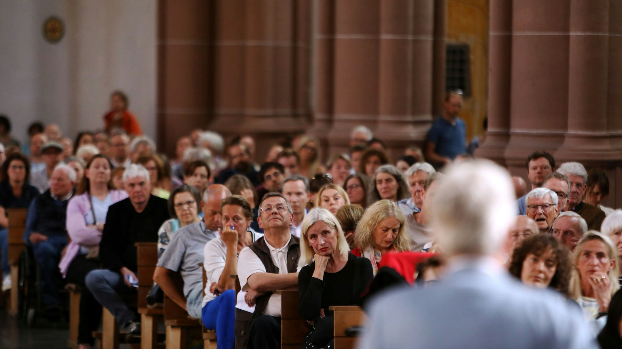Viele der Anwohner kritisieren die Entscheidung der Bezirksregierung.