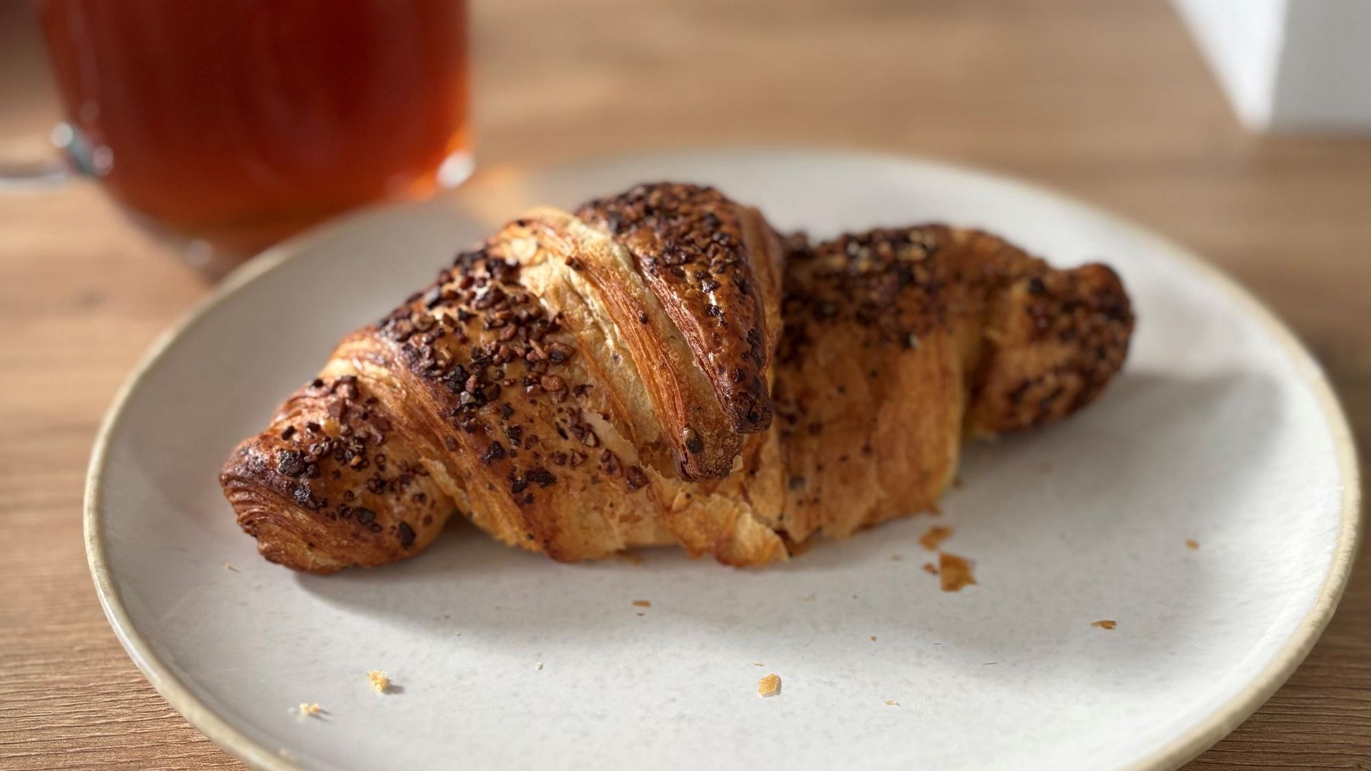 Ein Croissant von der Bäckerei Lippe im Kölner Süden.