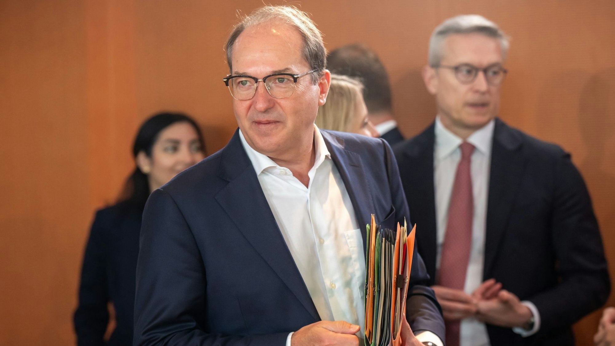 Bundesinnenminister Dobrindt will die Grenzkontrollen verlängern.