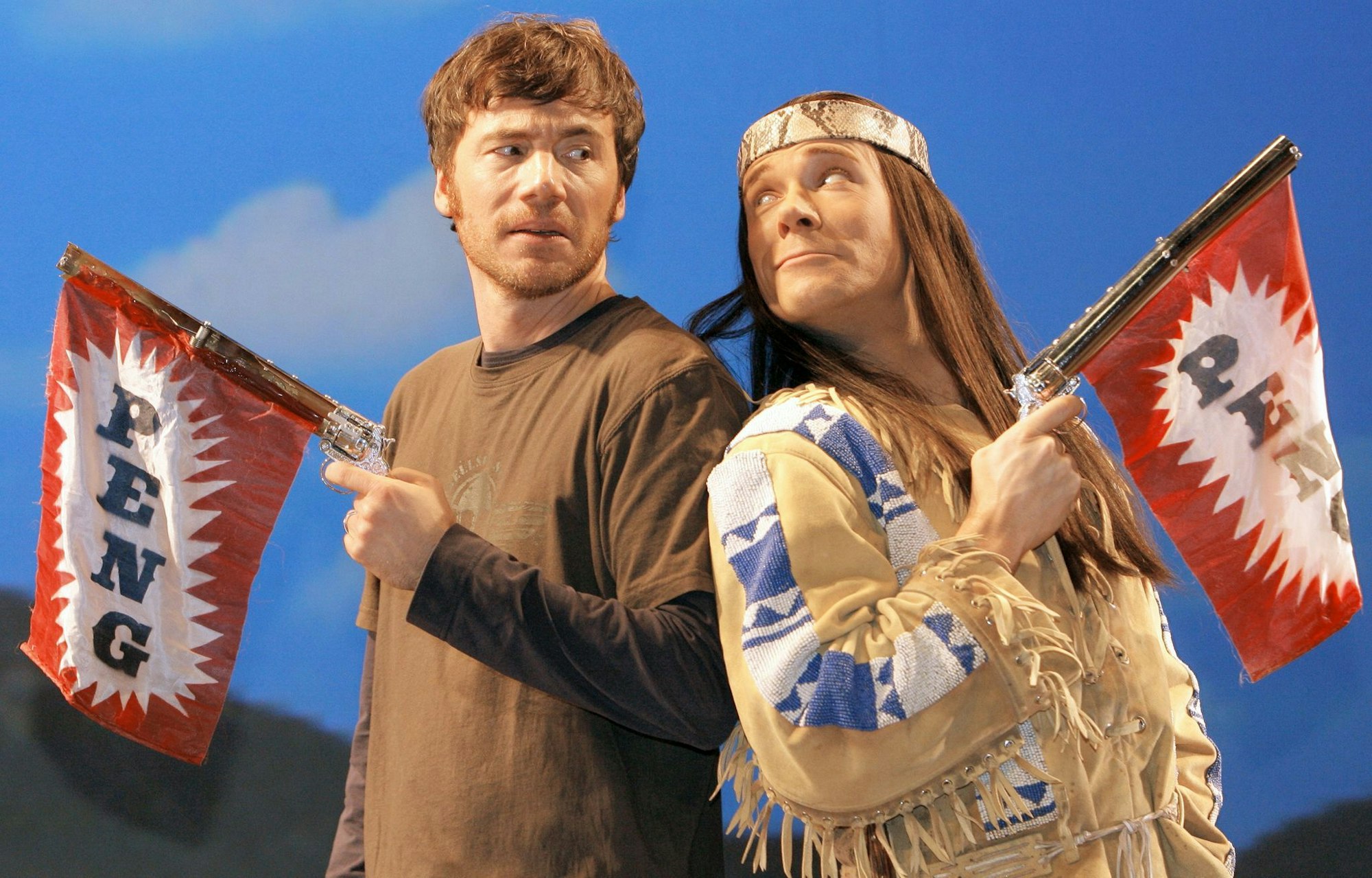 Peng! Comedian Michael «Bully» Herbig (links) im Jahr 2008, als eine Musicalversion seines Films «Der Schuh des Manitu» auf die Bühne kam. (Archivfoto)
