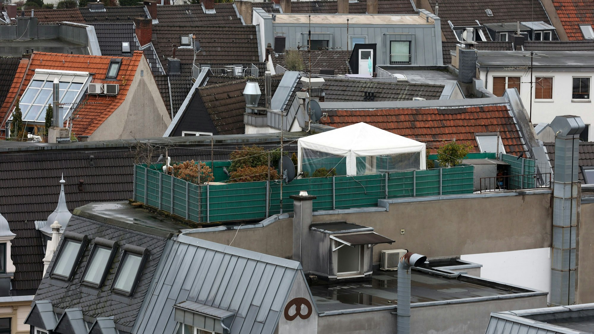 Beim „Tag der Kölner Dächer“ könnten Menschen in Kontakt zueinanderkommen