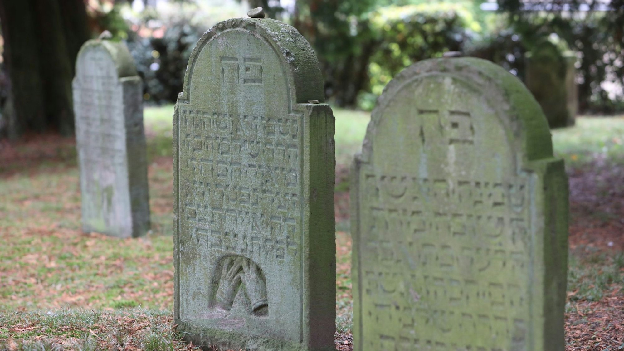 Grabsteine auf dem jüdischen Friedhof in Bad Honnef.