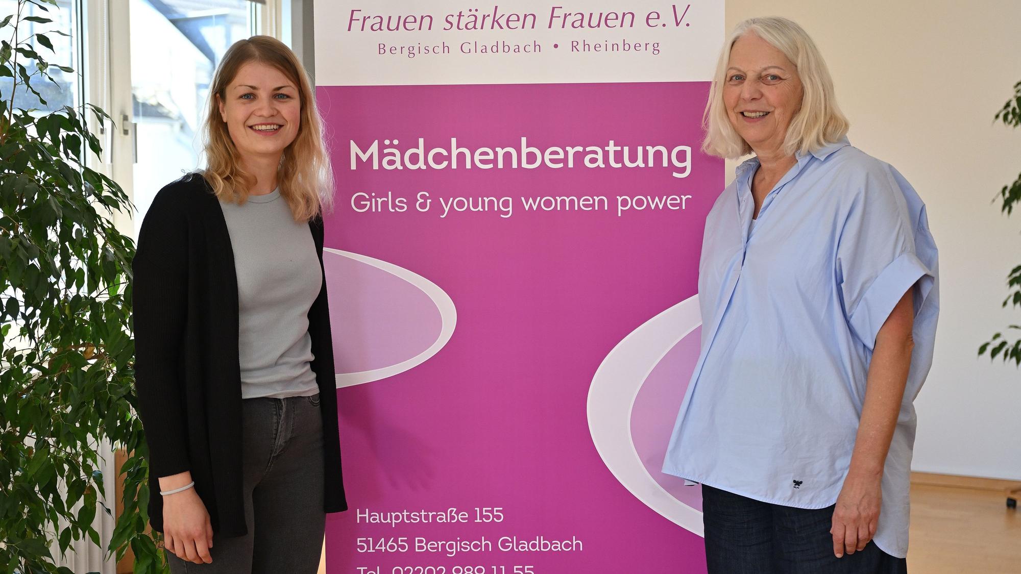Sandra Makel (l.) und Magdalene Holthausen beraten Mädchen und junge Frauen, die Hilfe suchen.