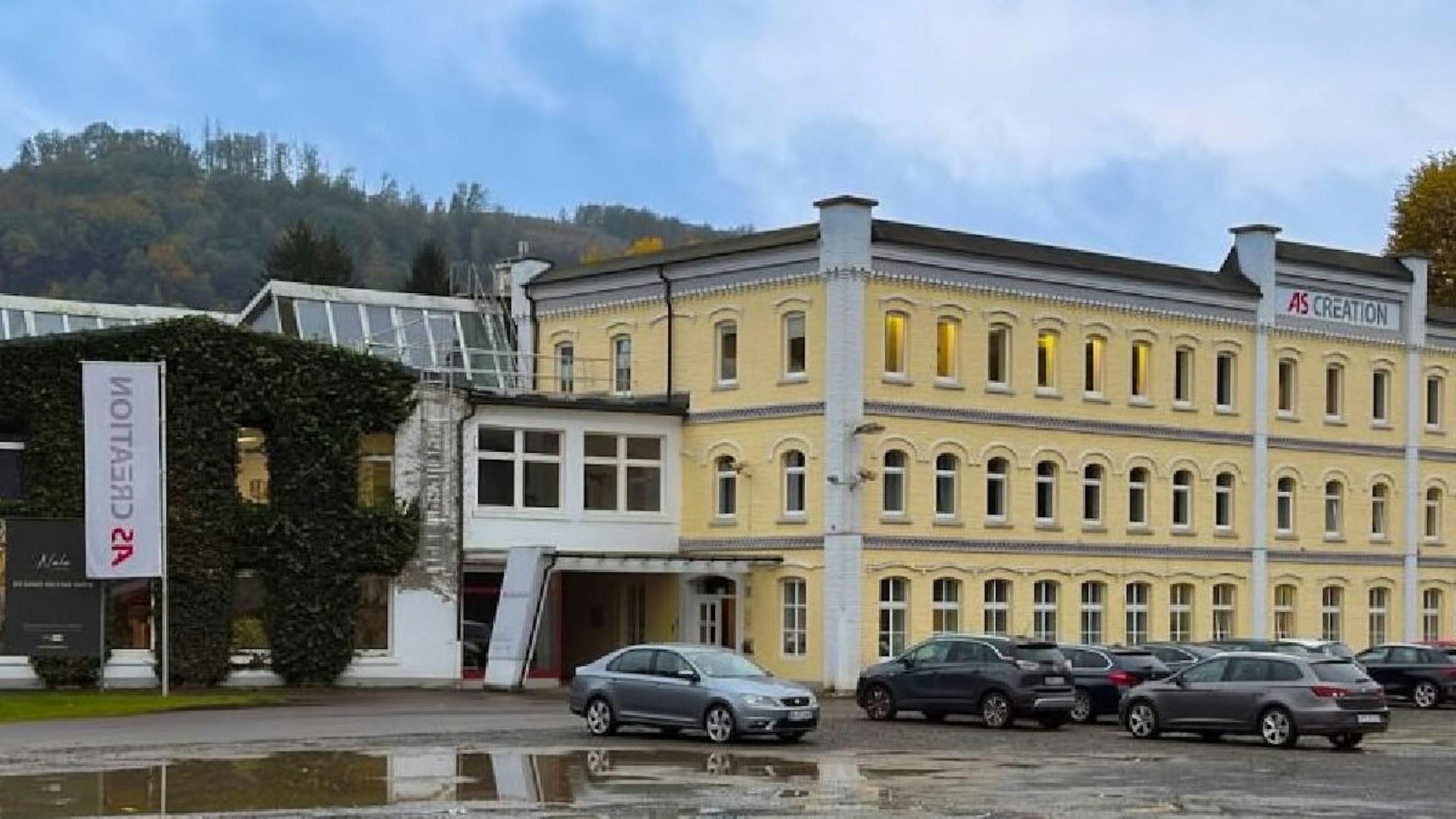 Die Tapetenfabrik AS Création in Derschlag.