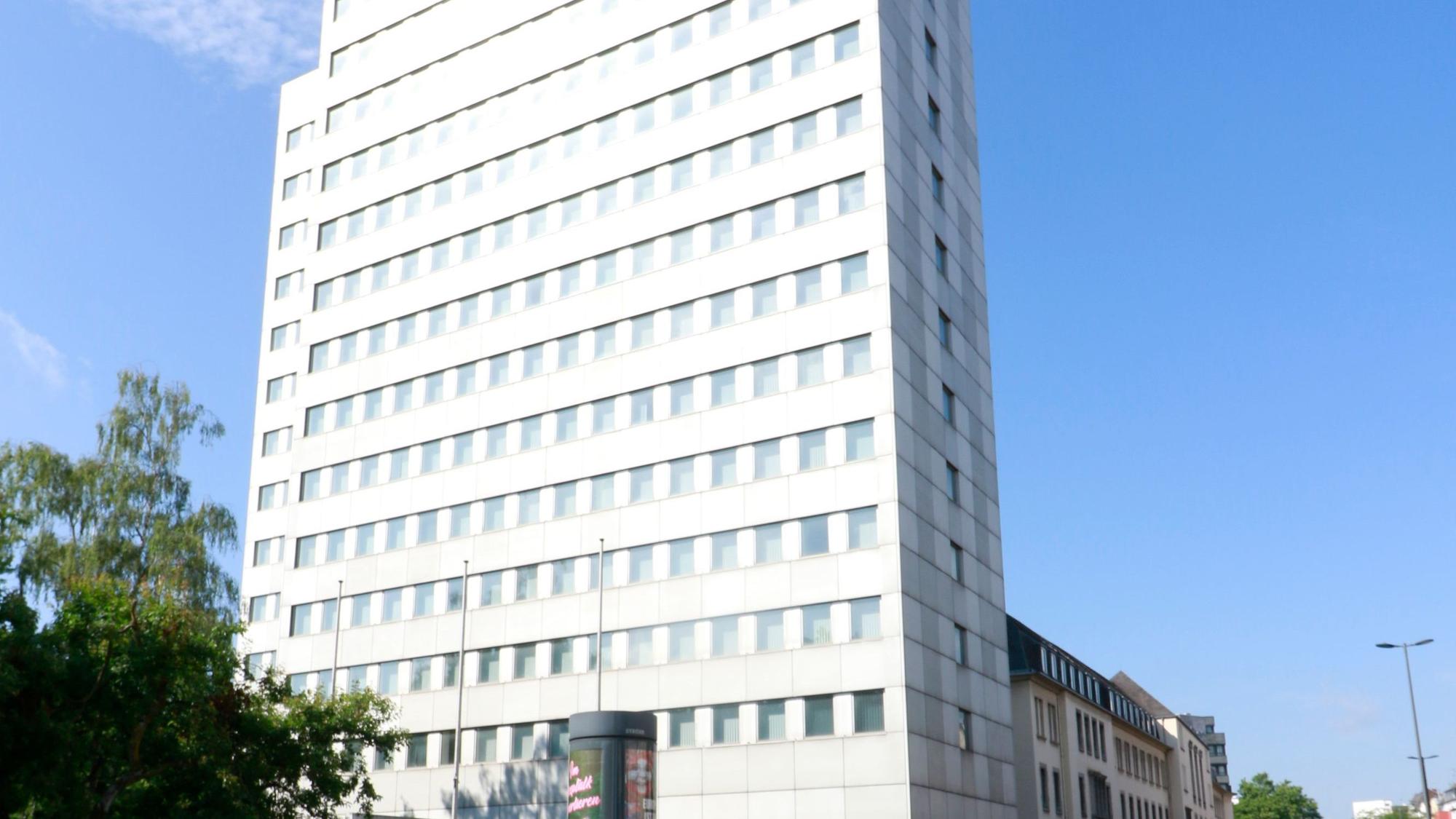 In der ehemaligen Oberfinanzdirektion an der Riehler Straße soll eine Flüchtlingsunterkunft entstehen.