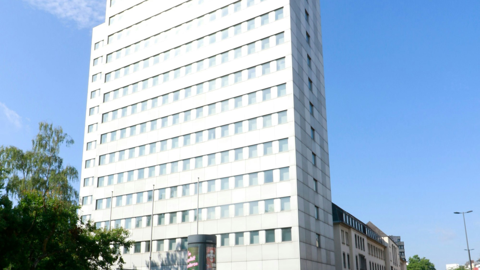 In der ehemaligen Oberfinanzdirektion an der Riehler Straße soll eine Flüchtlingsunterkunft entstehen.