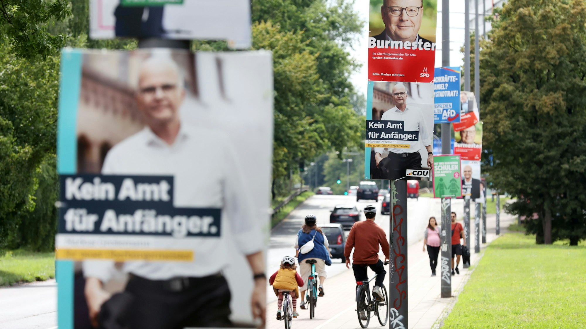 Seit einigen Wochen ist die Wahlwerbung im öffentlichen Straßenraum erlaubt. Zahlreiche Wahlplakate zur Wahl sind seitdem im Stadtbild zu sehen.