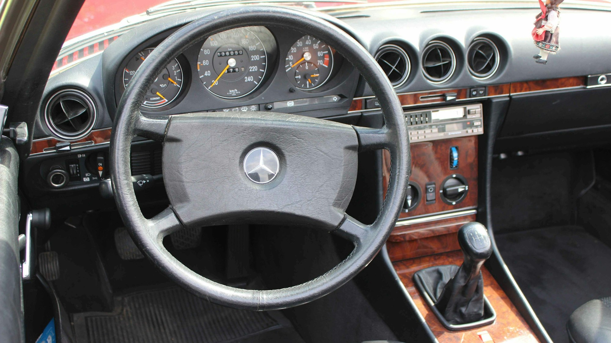 Das Design der Baureihe 107 prägte vor allem in den 1970-er Jahren den Stil der Marke.