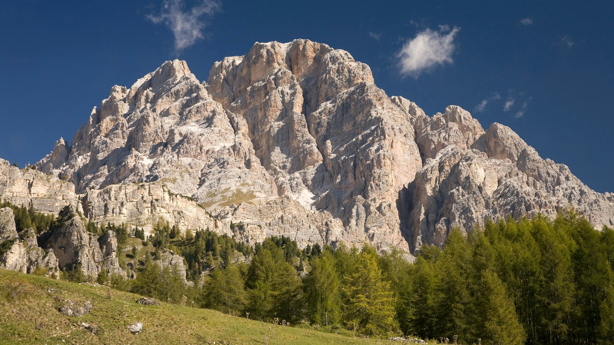 Blick auf die Dolomiten in Italien.