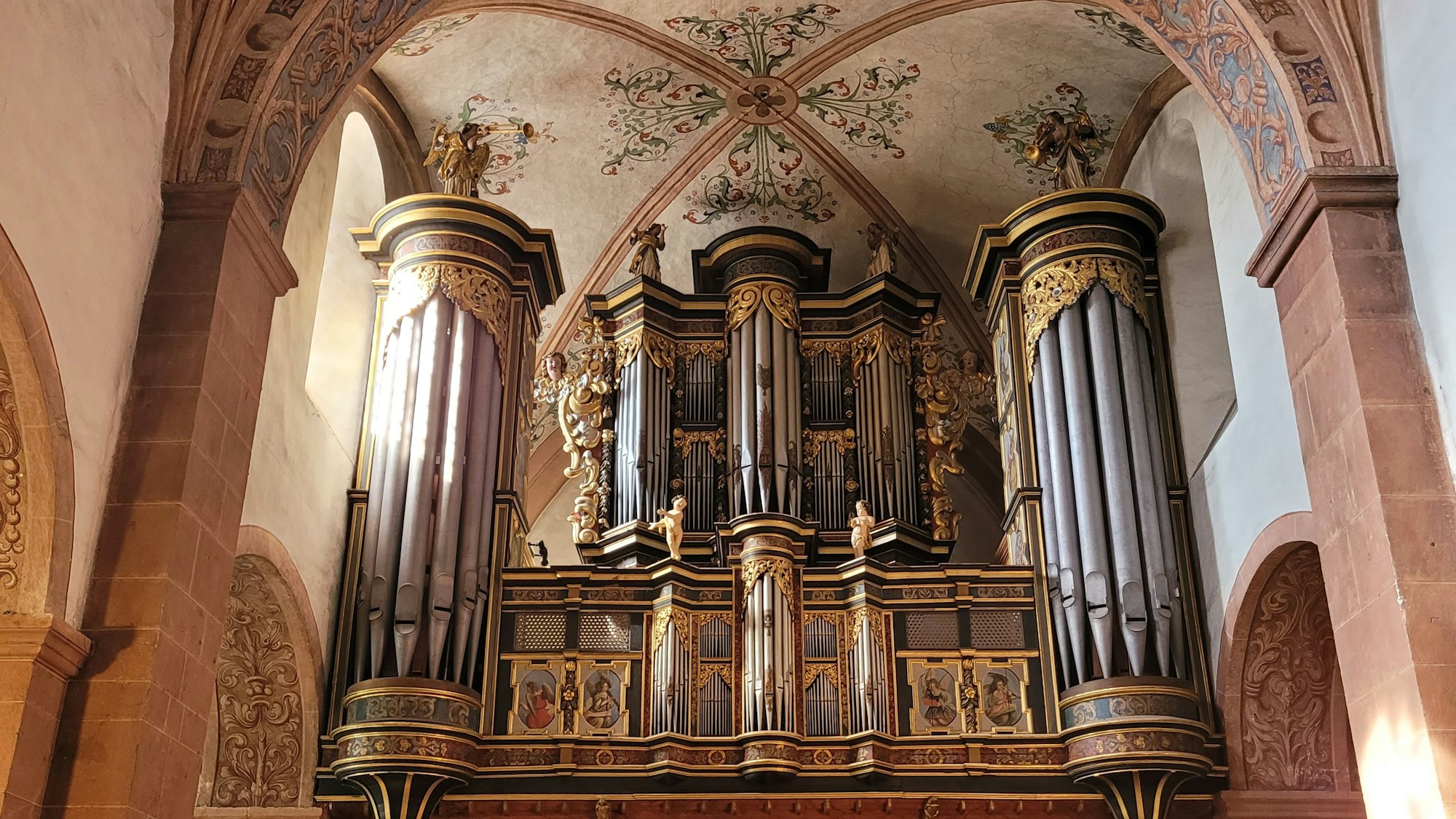 Der Blick auf die historische König-Orgel.