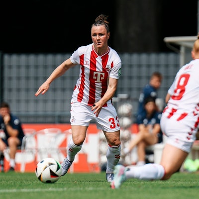 Testspiel: 1.FC Köln- OH Leuven 19.07.2025 Marina Hegering 1. FC Köln, 33 am Ball beim Testspiel: 1.FC Köln- OH Leuven Köln, Geißbockheim am 19.07.2025 *** Test match 1 FC Köln OH Leuven 19 07 2025 Marina Hegering 1 FC Köln, 33 on the ball at the test match 1 FC Köln OH Leuven Köln, Geißbockheim on 19 07 2025 Copyright: xBEAUTIFULxSPORTS/Freisenx