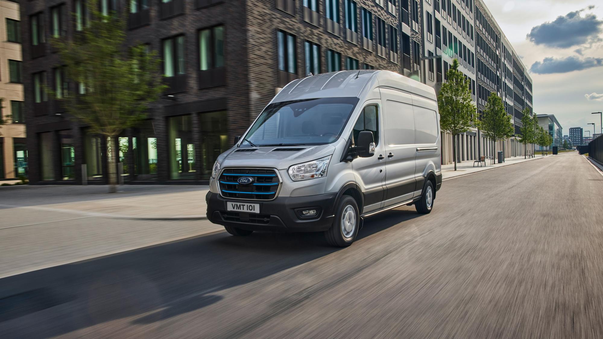 Aktuelles Modell des Ford Transit mit elektrischem Antrieb