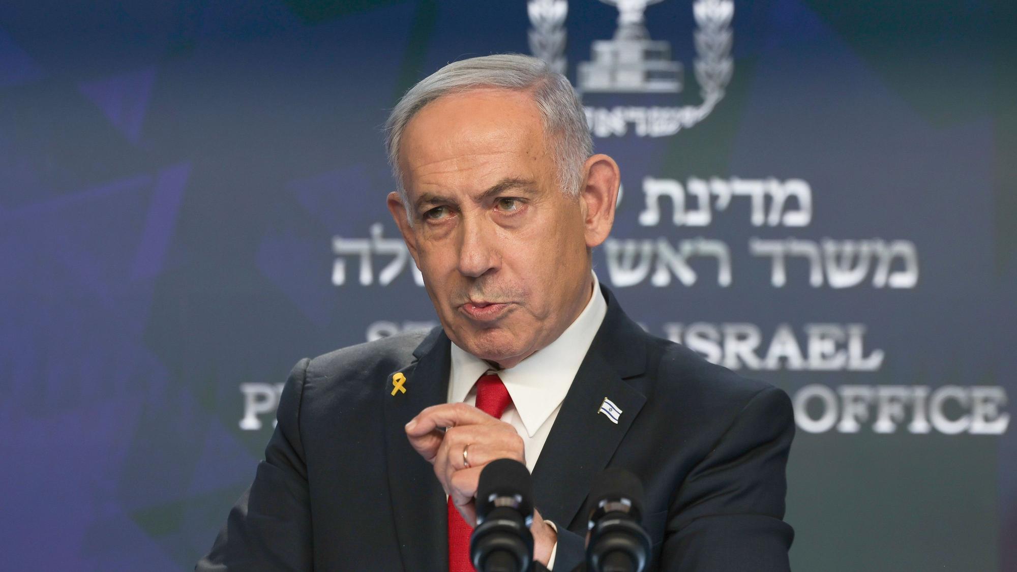 Der israelische Ministerpräsidenten Benjamin Netanjahu spricht während einer Pressekonferenz. (Archivbild)
