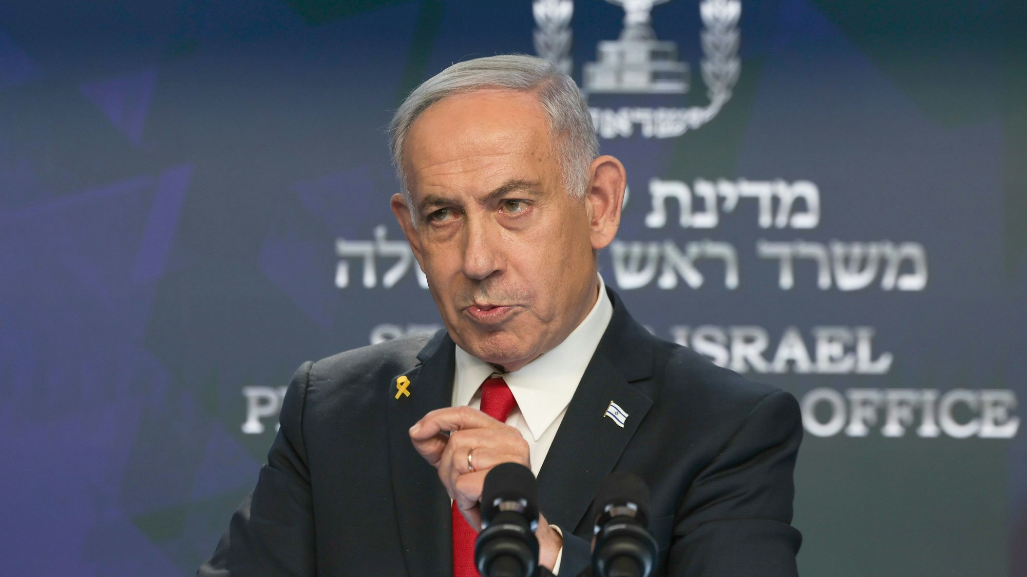 Der israelische Ministerpräsidenten Benjamin Netanjahu spricht während einer Pressekonferenz. (Archivbild)