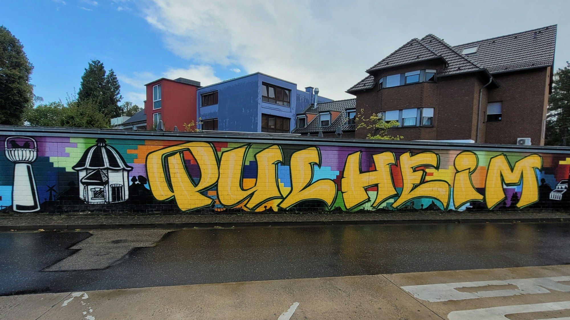 Ein buntes Graffito, unter anderem ist der Schriftzug „Pulheim“ zu sehen.