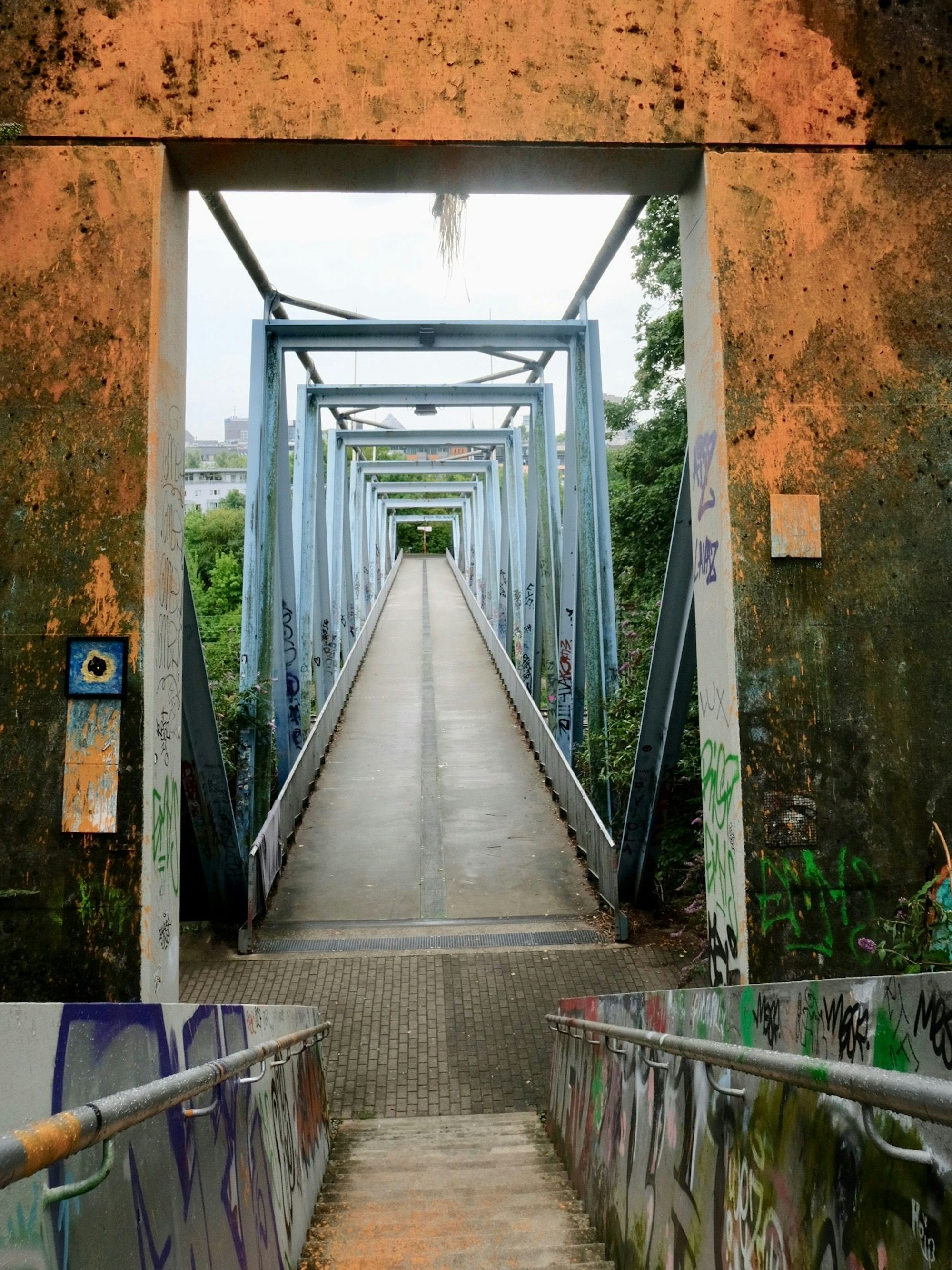 Die Heuschreckenbrücke im Mediapark