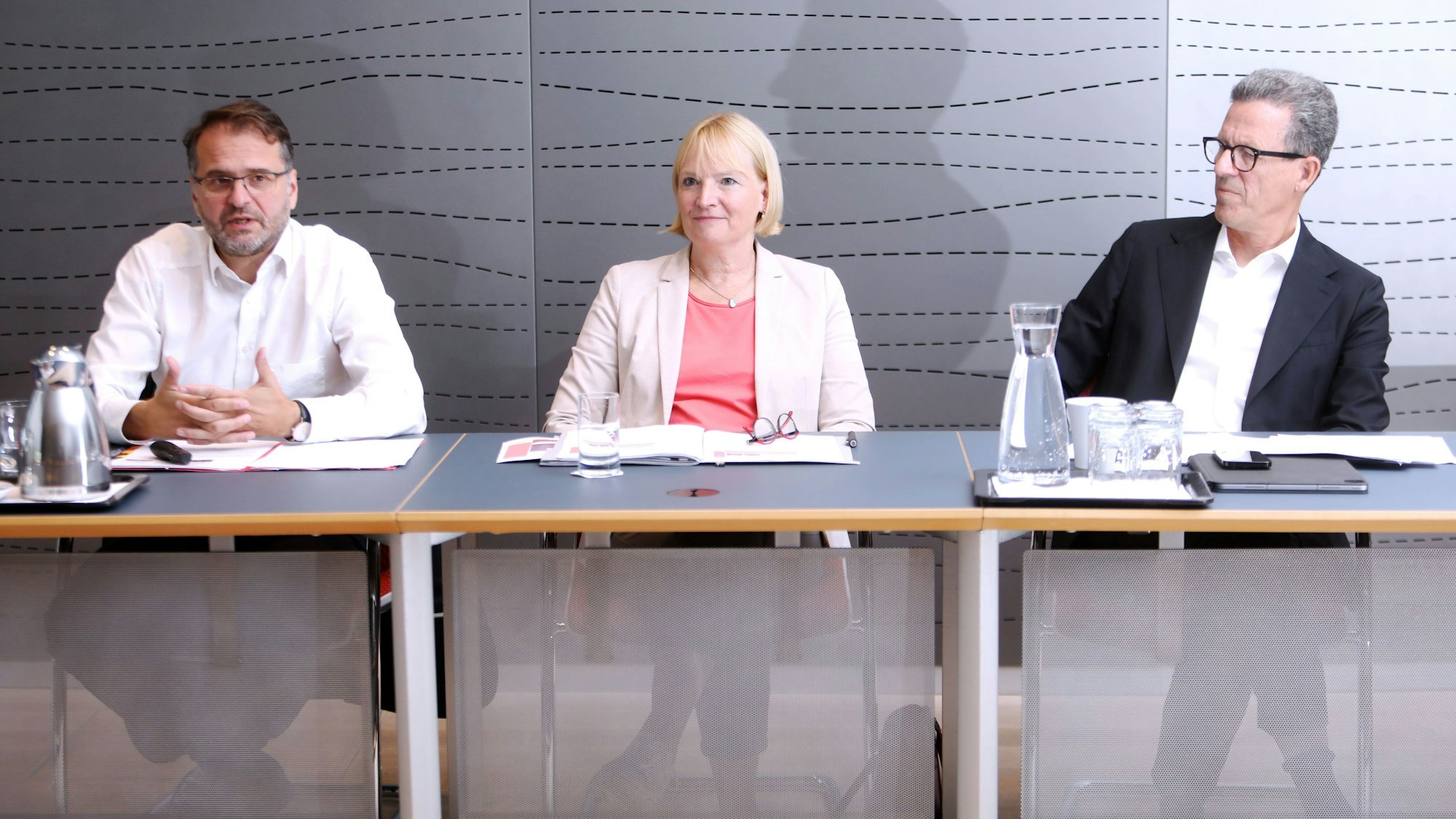 Andreas Feicht, Stefanie Haaks und Michael Theis (v.l.) bilden die Geschäftsführung der Stadtwerke Köln GmbH (SWK).