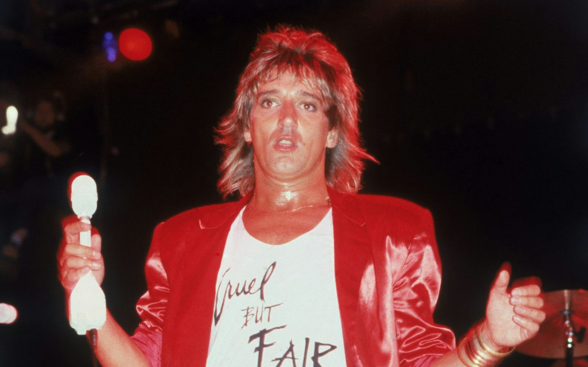 Bis heute gehört „Sailing“ zu den populärsten Songs von Rod Stewart. Hier sieht man den Musiker bei einem Auftritt im Jahr 1981 in New York. (Bild: 2008 Getty Images/Keystone)