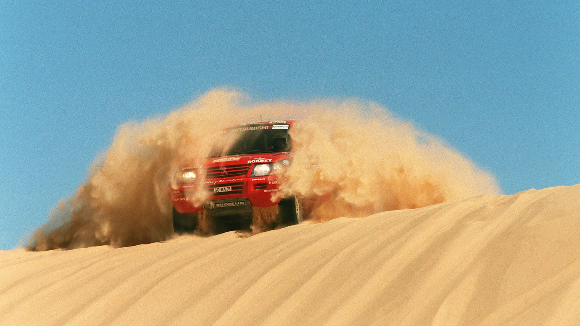 Jutta Kleinschmidt bei der letzten Etappe der Rallye Dakar 2001