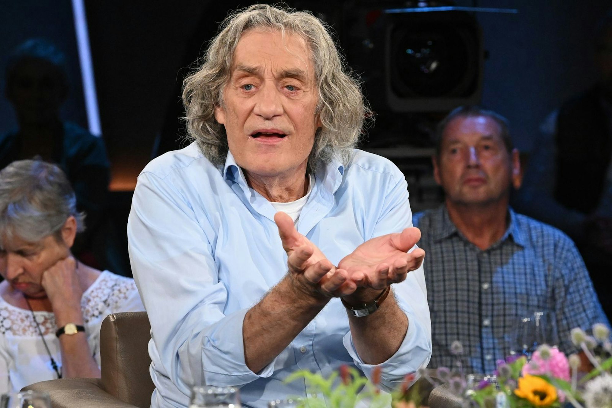 In der „NDR Talk Show“ rechnete Schauspieler Winfried Glatzeder mit den Influencern im Dschungelcamp ab. (Bild: NDR/Uwe Ernst)