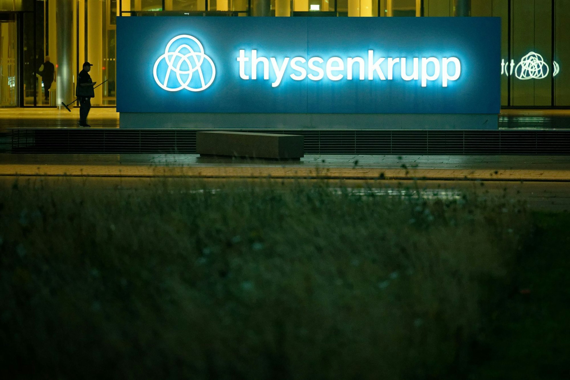 Thyssenkrupp plant in den kommenden Jahren einen grundlegenden Konzernumbau, bei dem auch die anderen vier Sparten eigenständig und für eine Beteiligung Dritter geöffnet werden sollen.