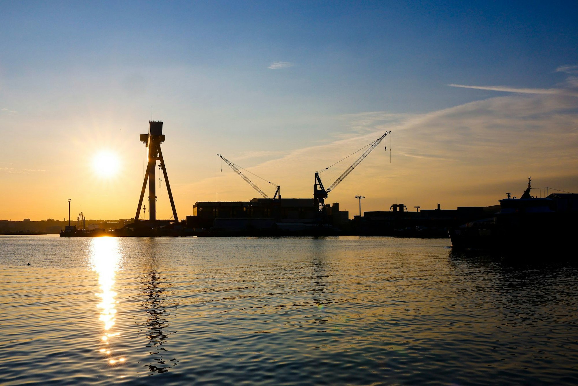 In Kiel hat TKMS seinen Sitz. Dort ist auch der größte Werftstandort des Schiffbauers.