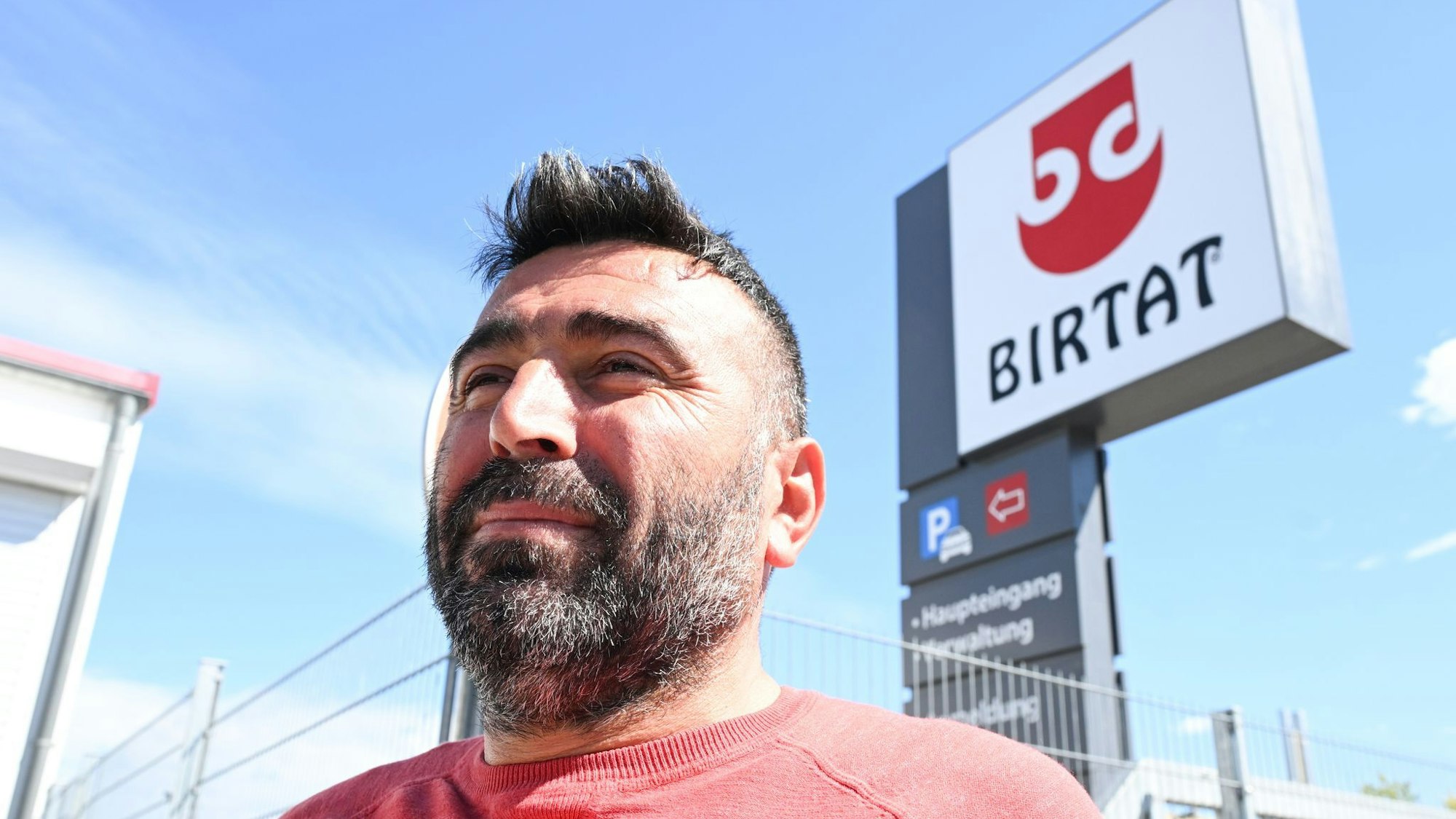 Muzayfe Doganer, Vorsitzender des Betriebsrats beim Dönerspieß-Hersteller Birtat freut sich über den Tarifabschluss. (Foto aktuell)
