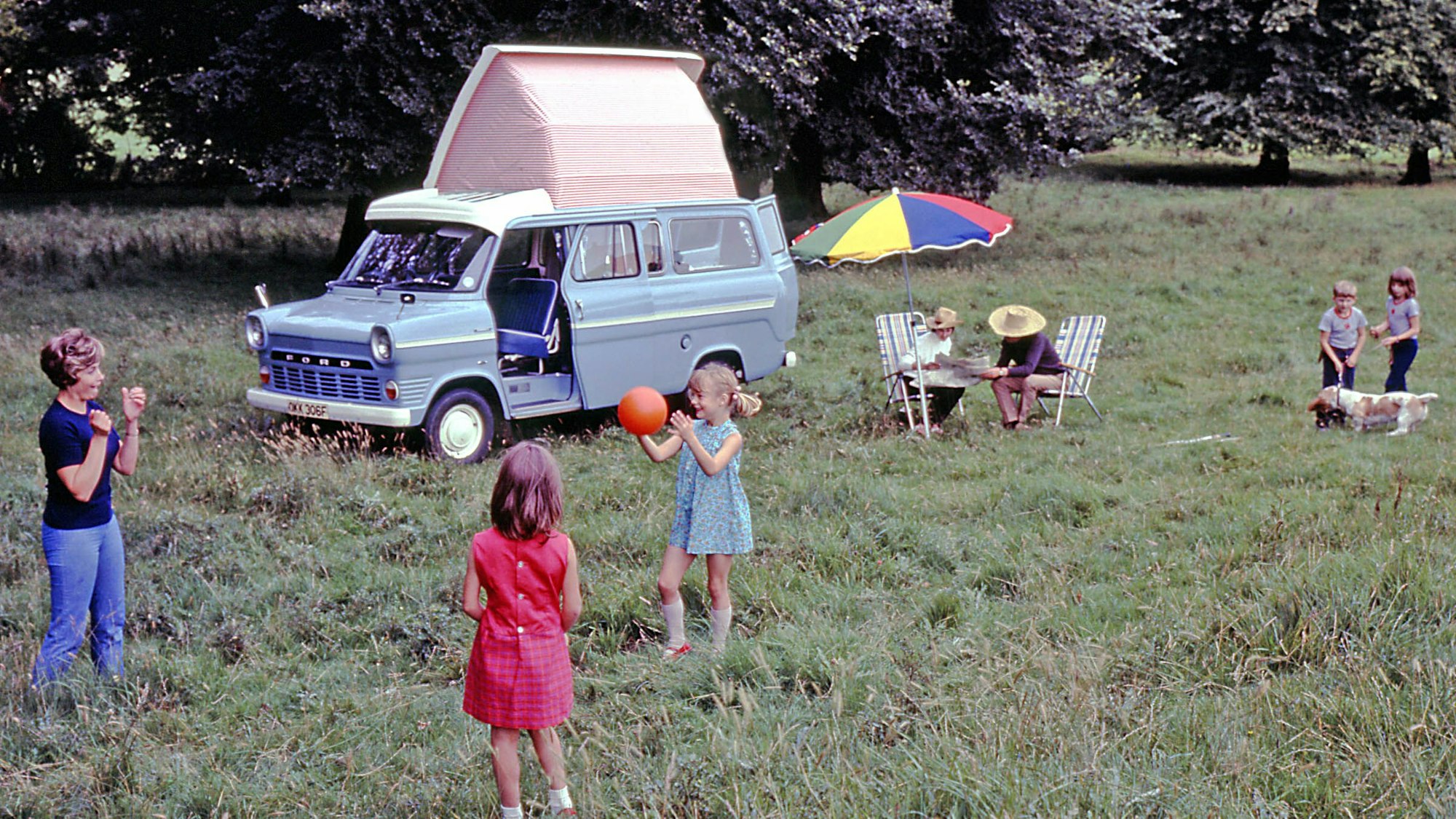 Als Wohnmobil war und ist der Ford Transit beliebt, hier einer von 1968