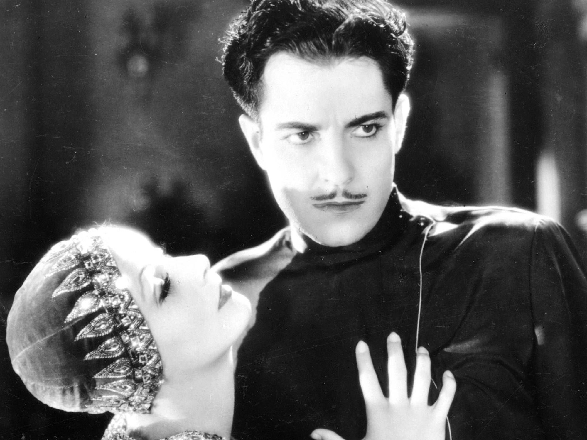 Ramón Novarro in einer Szene mit Greta Garbo im MGM-Film „Mata Hari“ (1931).