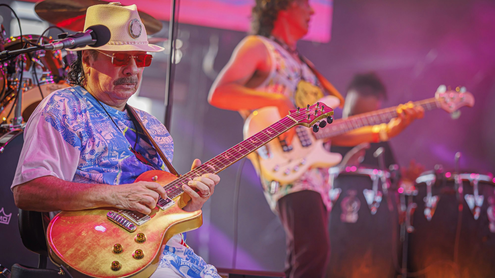 Carlos Santana mit seiner Gitarre.