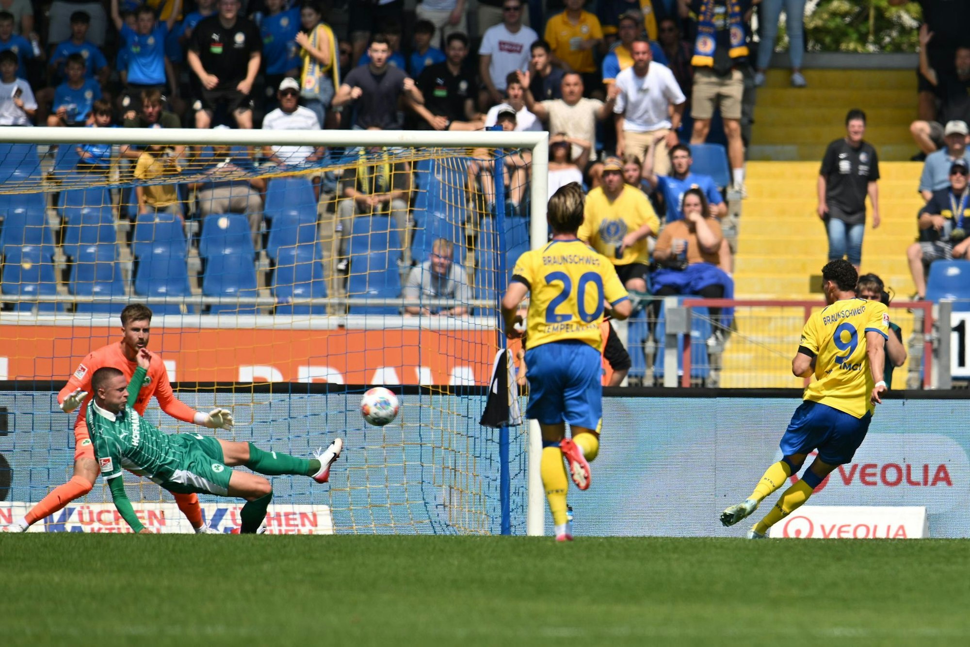 Brachte Eintracht Braunschweig in Führung: Erencan Yardimci (r)