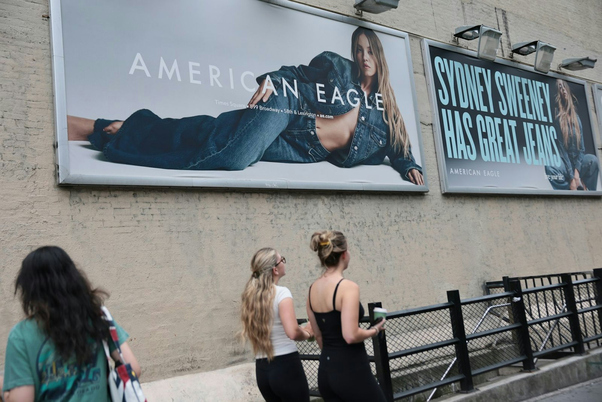 Die Jeans-Werbung mit Sydney Sweeney erregt in den USA die Gemüter. (Bild: 2025 Getty Images/Michael M. Santiago)