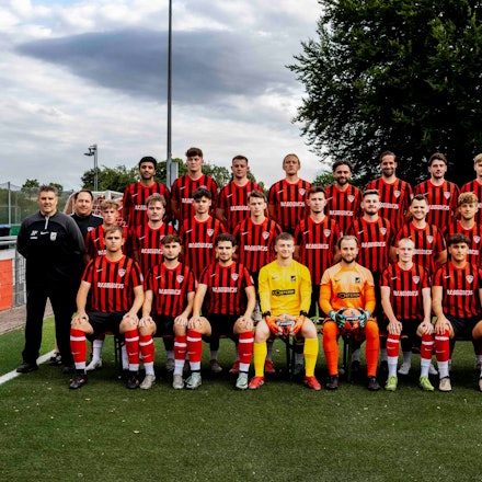 Das Bild zeigt die Bezirksliga-Mannschaft der JSG Erft Euskirchen.