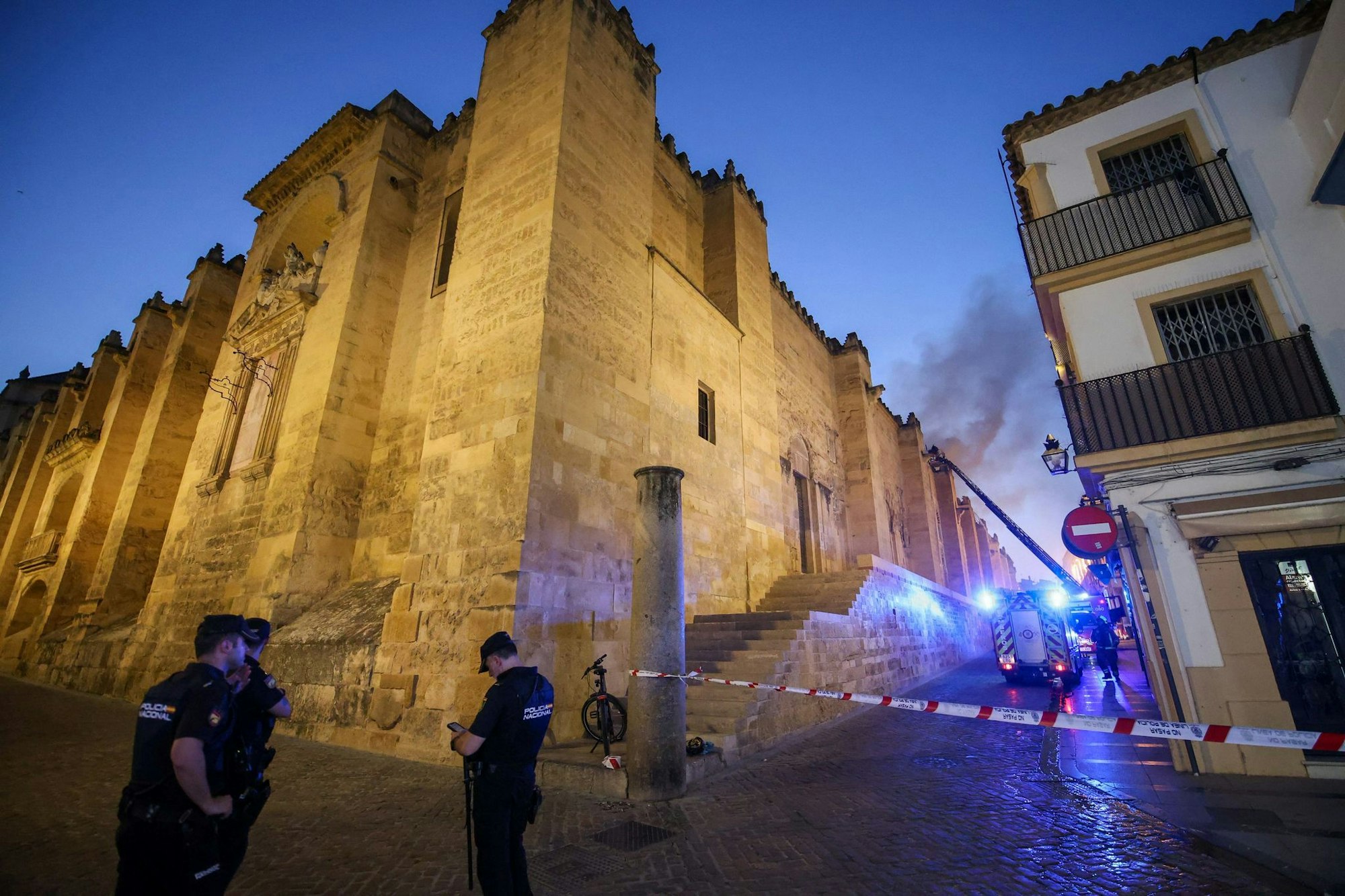 In der berühmten Kathedrale von Córdoba brach am Freitagabend ein Feuer aus.