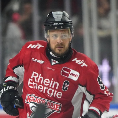 Köln, DEL, Saison 2024/2025, Playoffs Finale Spiel 2, Kölner Haie vs Eisbären Berlin , 19.04.2025. Lanxessarena Köln, Moritz Müller, Mueller, Kölner Haie *** Cologne, DEL, Season 2024 2025, Playoffs Final Game 2, Cologne Sharks vs. Eisbären Berlin , 19 04 2025 Lanxessarena Cologne, Moritz Mueller, Mueller, Cologne Sharks