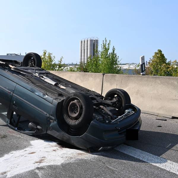 09.08.2025: Auf der A4 bei Kerpen, in Fahrtrichtung Aachen hat ein BMW beim Spurwechsel einen anderen PKW übersehen und abgedrängt. Der übersehene Pkw hat sich daraufhin überschlagen.