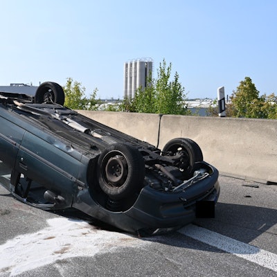 09.08.2025: Auf der A4 bei Kerpen, in Fahrtrichtung Aachen hat ein BMW beim Spurwechsel einen anderen PKW übersehen und abgedrängt. Der übersehene Pkw hat sich daraufhin überschlagen.