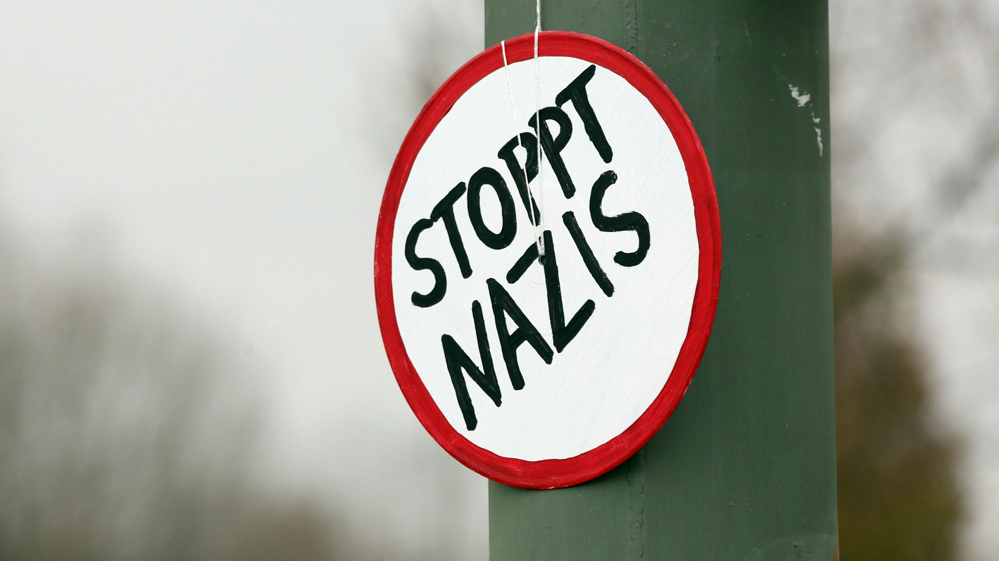 In Essen sind am Freitag Teilnehmende einer Gegendemo von Neonazis angegriffen worden (Symbolbild).