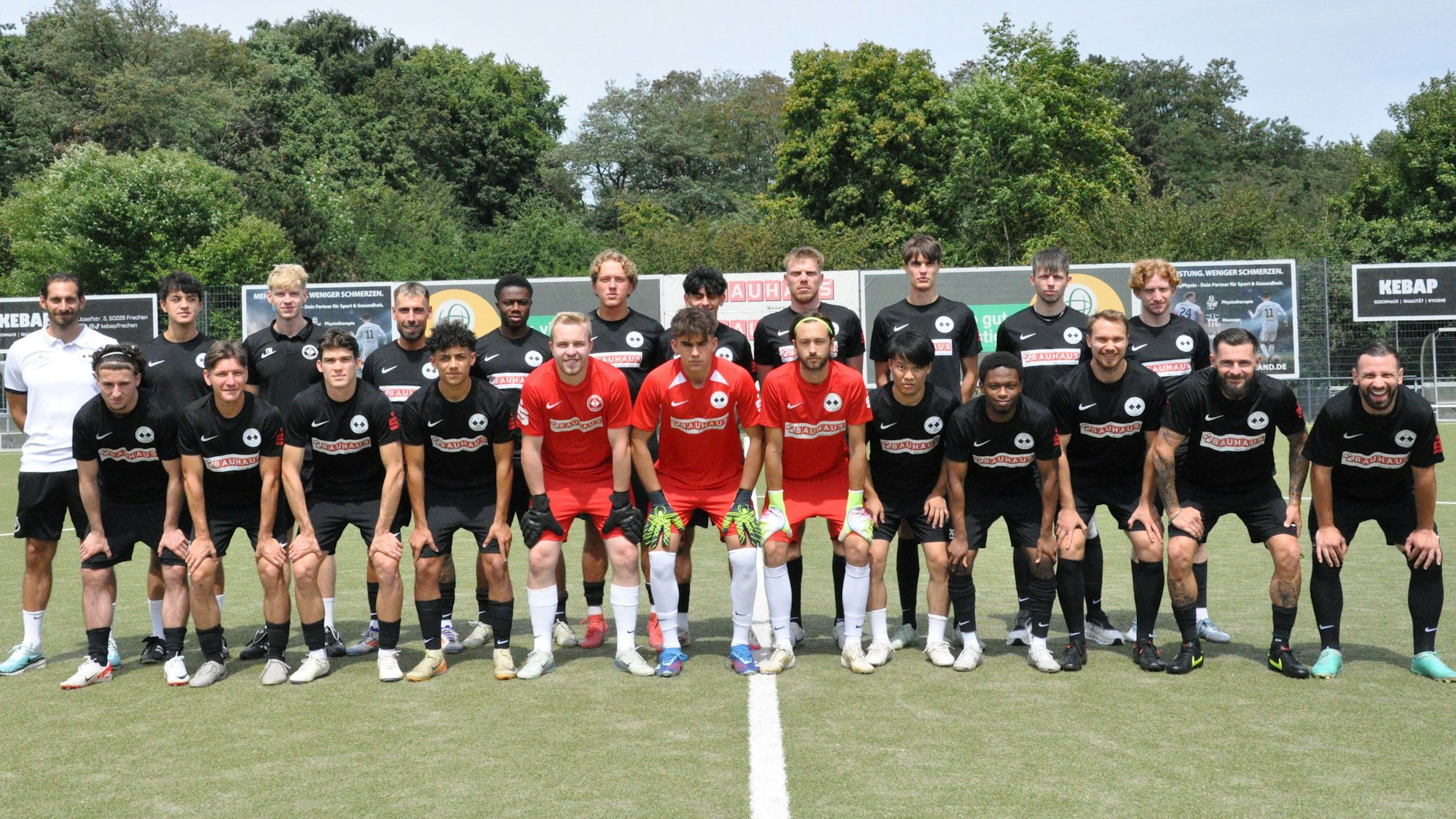 Das Mannschaftsbild zeigt die neue Elf der SpVg Frechen 20.