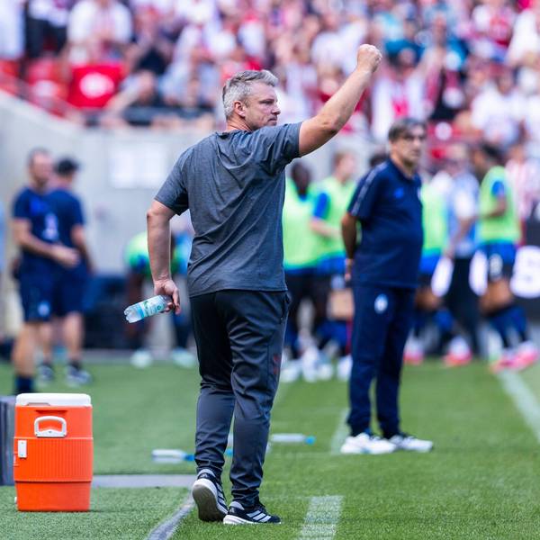 Köln, RheinEnergieStadion, 09.08.2025: Head coach Lukas Kwasniok of Koeln reacts during the friendly match 1.FC Koeln vs. Atalanta Bergamo. *** Cologne, RheinEnergieStadion, 09 08 2025 Head coach Lukas Kwasniok of Koeln reacts during the friendly match 1 FC Koeln vs Atalanta Bergamo