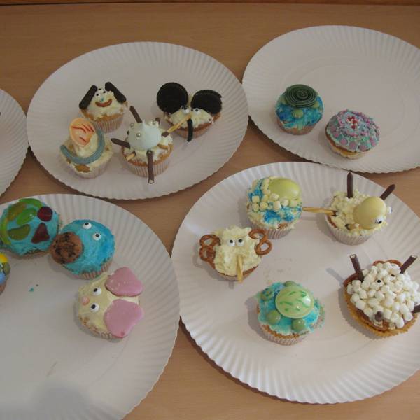 Zu schön, um zuzubeißen: Diese Cupcakes wurden bei der Geschenkten-Zeit-Aktion in Eitorf-Mühleip kreiert.