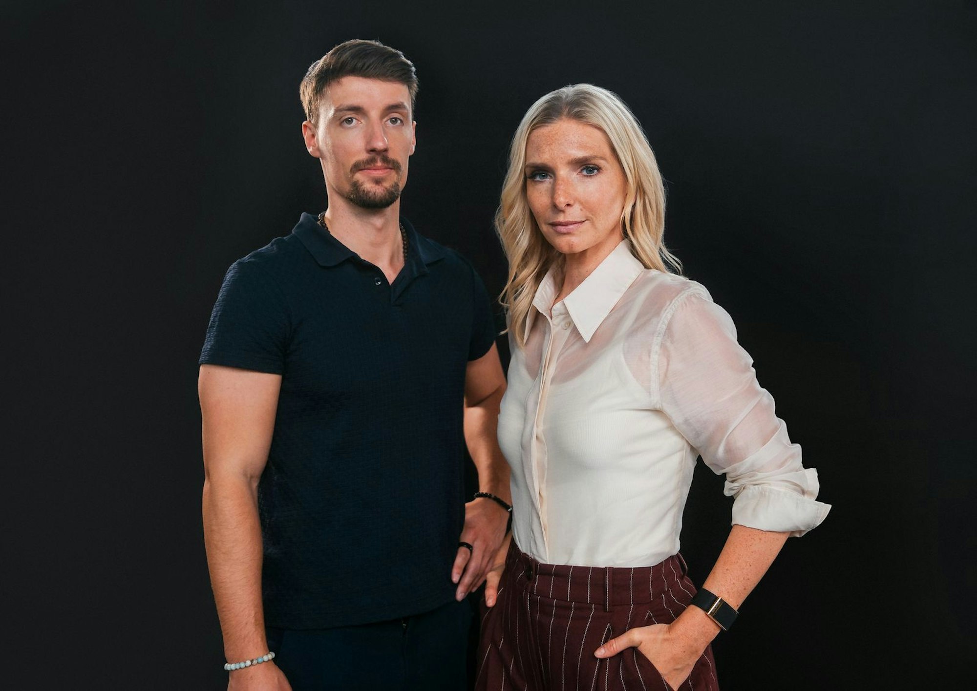 Der ehemalige Profifußballer und Start-up-Gründer Dominik Popp und die Unternehmerin, Investorin und Moderatorin Lea-Sophie Cramer wissen, was es heißt, mit einer Business-Idee zu scheitern. (Bild: ZDF/Reimar Gelke/ twosyde media GmbH)