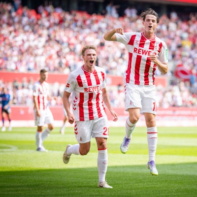 Testspiel 1. FC Köln - Atalanta Bergamo, 09.08.2025 Jakub Kamiski 1. FC Köln, 16 jubelt über seinen Treffer zum 2:0, links jubelt Sebastian Sebulonsen 1. FC Köln, 28 mit ihm Testspiel 1. FC Köln - Atalanta Bergamo am 09.08.2025 im Rheinenergie-Stadion in Koeln. DIE DFL-VORSCHRIFTEN VERBIETEN JEDE VERWENDUNG VON FOTOS ALS BILDSEQUENZEN UND/ODER QUASI-VIDEO. *** Test match 1 FC Köln Atalanta Bergamo, 09 08 2025 Jakub Kami ski 1 FC Köln, 16 celebrates his goal for 2 0, on the left Sebastian Sebulonsen 1 FC Köln, 28 cheers with him Test match 1 FC Köln Atalanta Bergamo on 09 08 2025 at the Rheinenergie Stadium in Cologne THE DFL REGULATIONS PROHIBIT ANY USE OF PHOTOS AS PICTURE SEQUENCES AND OR QUASI VIDEO Copyright: xBEAUTIFULxSPORTS/AxelxKohringx