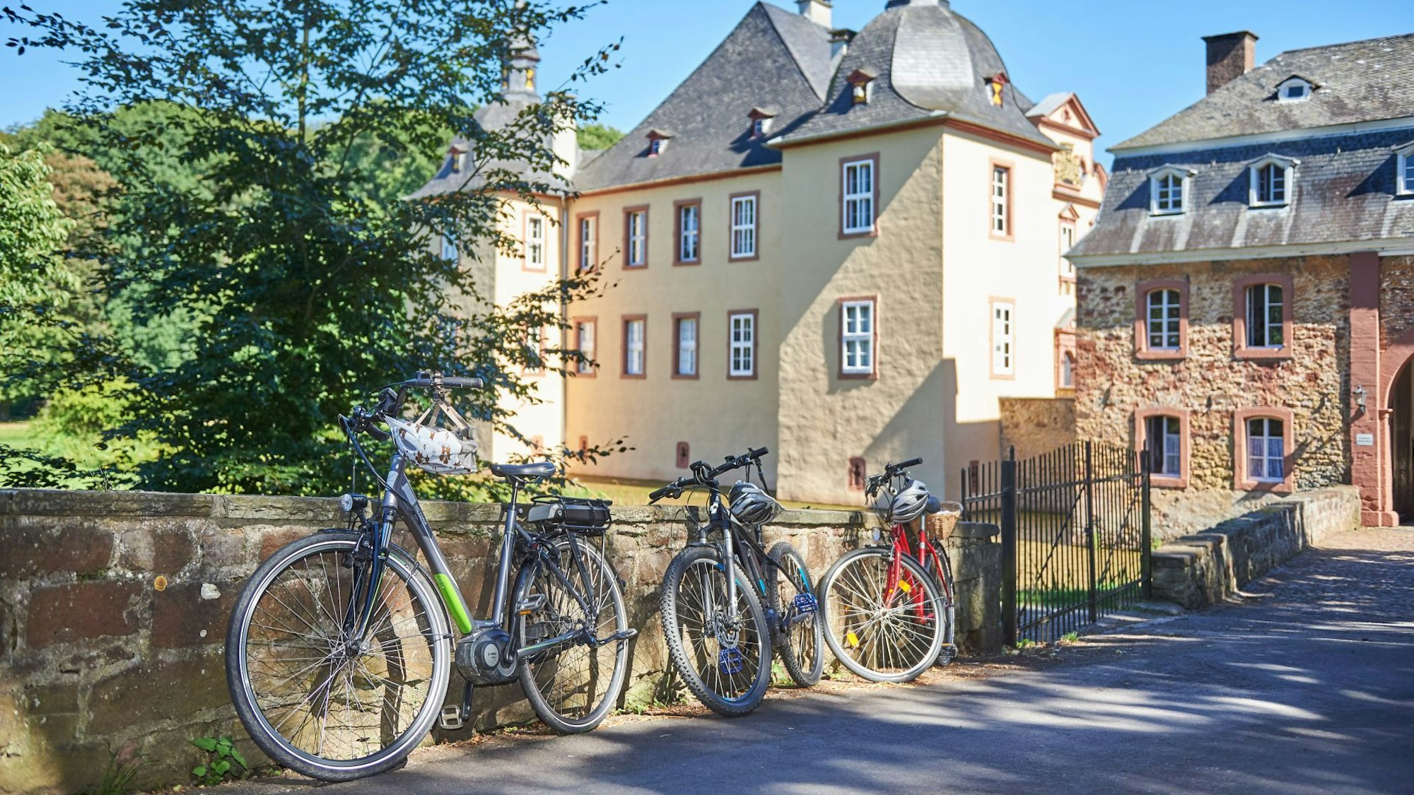 Das Schloss Eicks lässt sich auf der Etappe 7a von Heimbach nach Rheinbach bestaunen. (Archivbild)