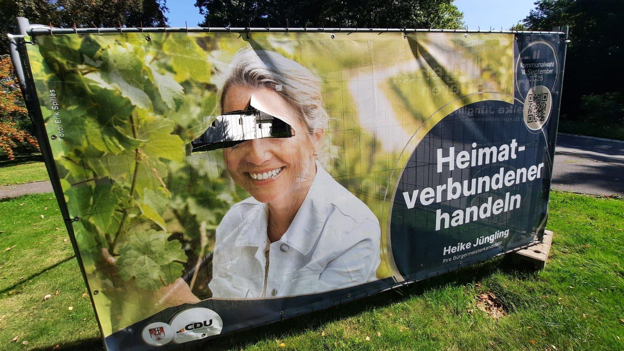 Beschädigte Wahlplakate von Heike Jüngling.