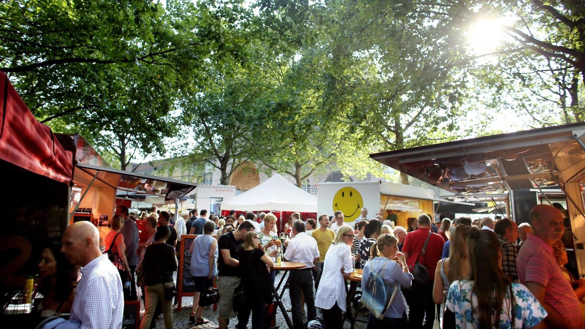 Der Feierabendmarkt „Meet and Eat“ auf dem Rudolfplatz in Köln