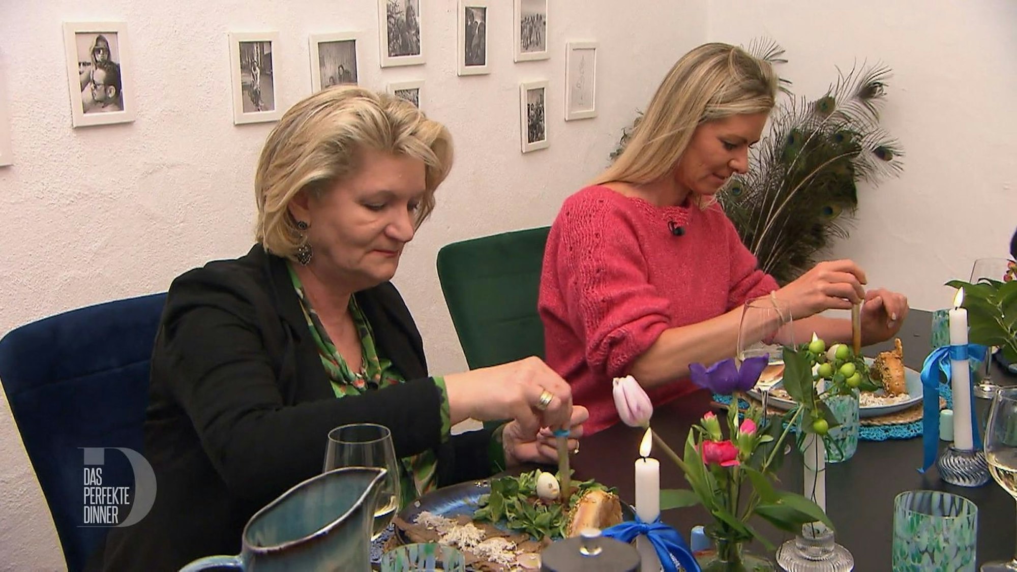 Das Dressing zum Feldsalat reicht Armina in der Pipette. „Coole Idee“, findet Birgit.
(Bild: RTL)