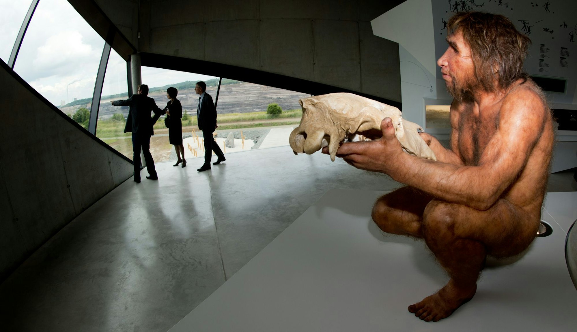 Lebensgroße Nachbildung eines Homo heidelbergensis: Unsere frühen Vorfahren lebten vor rund 300.000 Jahren in der Region.