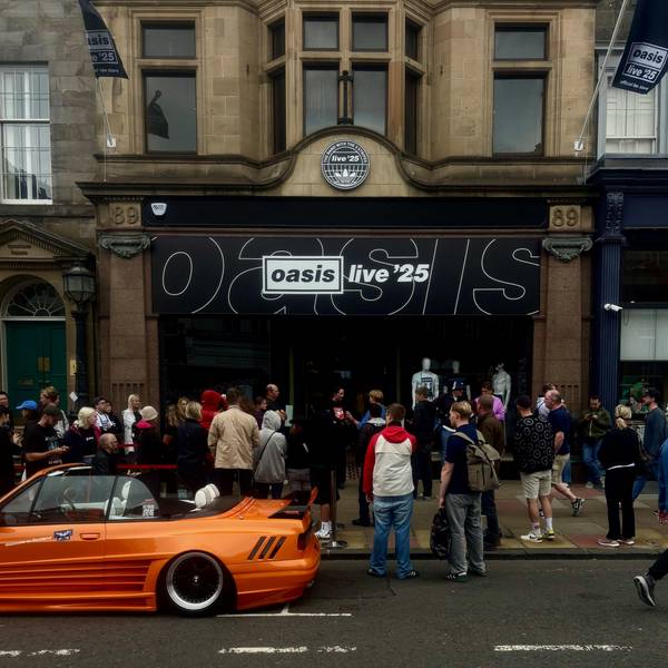 Das Bild zeigt den Oasis-Pop-Up-Store in Edinburgh. Foto: Kevin Goonewardena